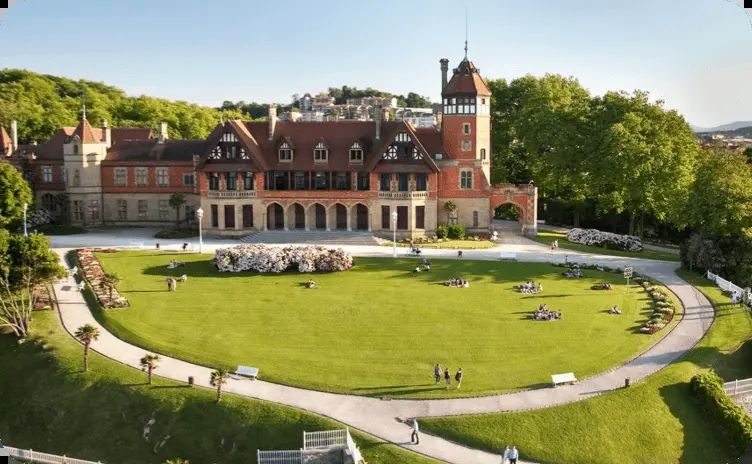Summer School “Fundamental Science with Quantum Computers and Simulators”